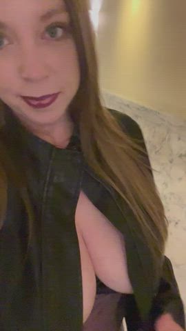 If hotel hallways could talk… [gif] : video clip