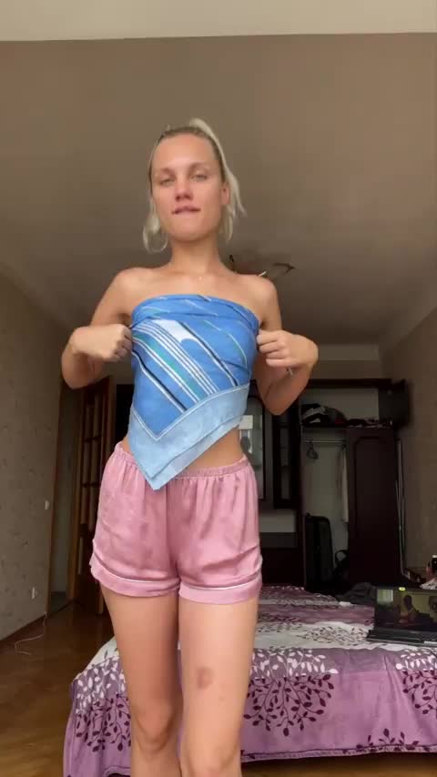 I hope tiny blonde girls are on your fuck list : video clip