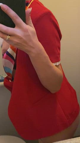 Naked flight attendant in the lavatory of an airplane during a night flight. Original content. [GIF] : video clip
