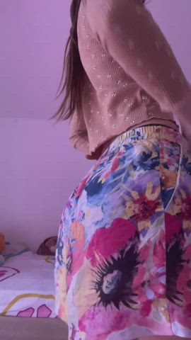 Who can guess how tall I am? : video clip