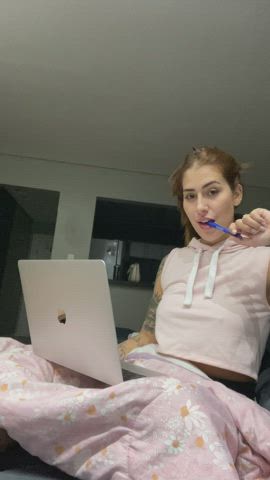 That's how I'd like to be on my homeoffice meetings 😁 : video clip