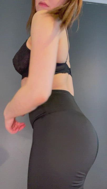 I wonder how many guys here would cum in me : video clip
