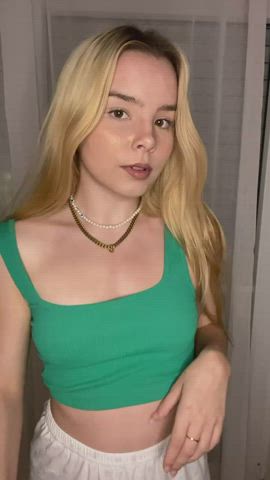 show me a younger girl on here and i owe u something : video clip
