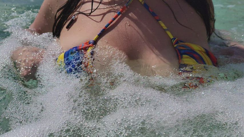 Titty fuck me in the hot tub : video clip