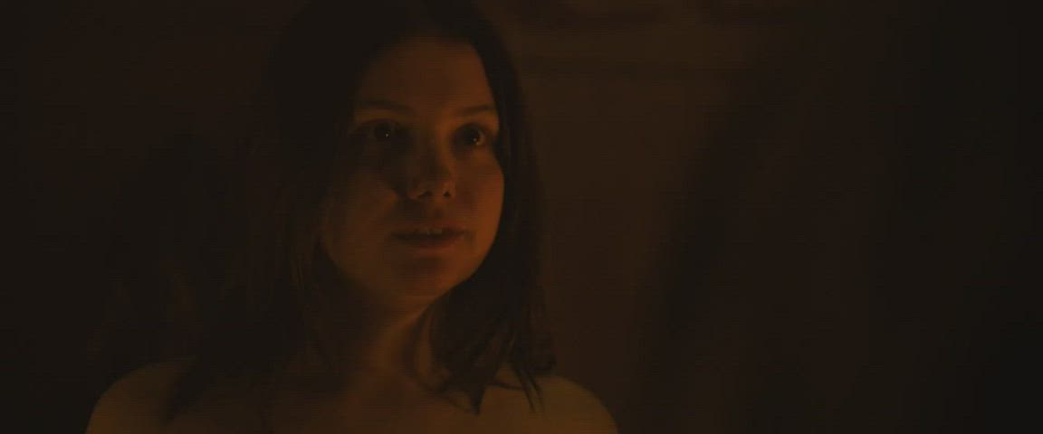 Hannah Murray has a nice thicc ass and tits : video clip