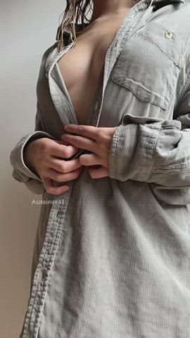 Mind if I wear nothing but your shirt? : video clip