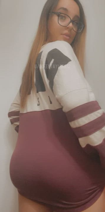 I don’t have the perfect body but I love surprising people with my ass : video clip