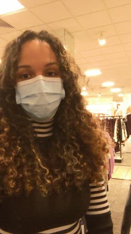 I don't always flash people but when I do I make sure it's at the mall : video clip