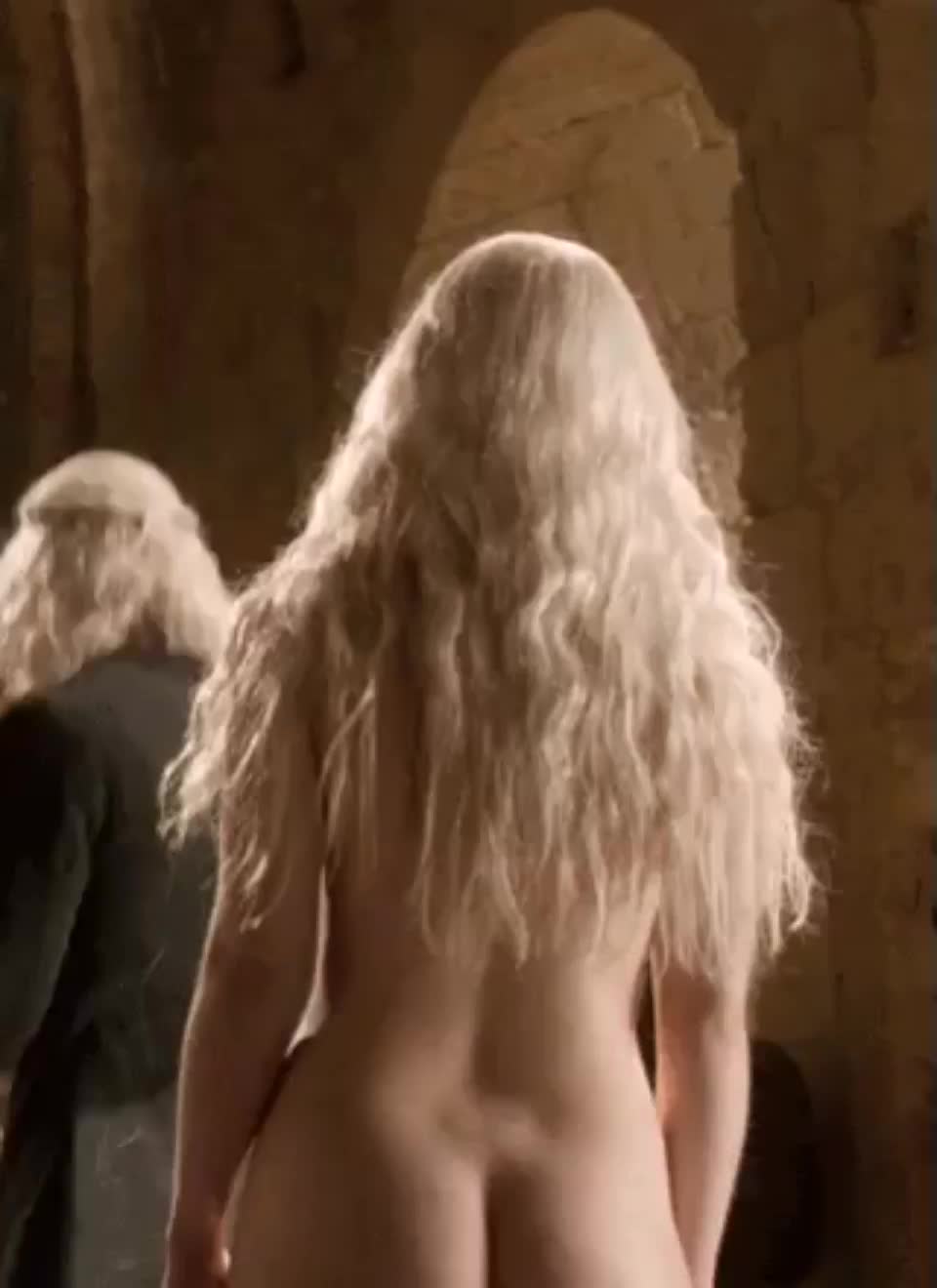How did you react to Emilia Clarke’s reveal in GOT? : video clip