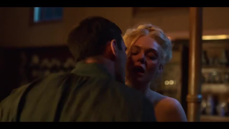 Elle Fanning sex scene (The Great) : video clip