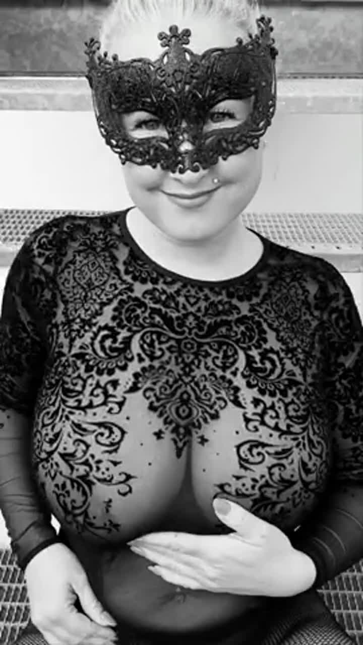 My perfectly round mom boobs : video clip