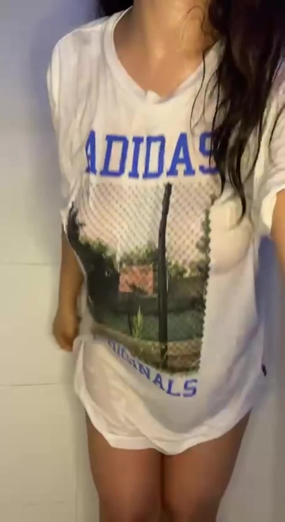 My Colombian booty wouldn't mind being played with : video clip