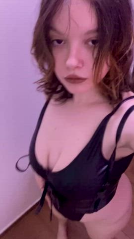 Boobs out : video clip