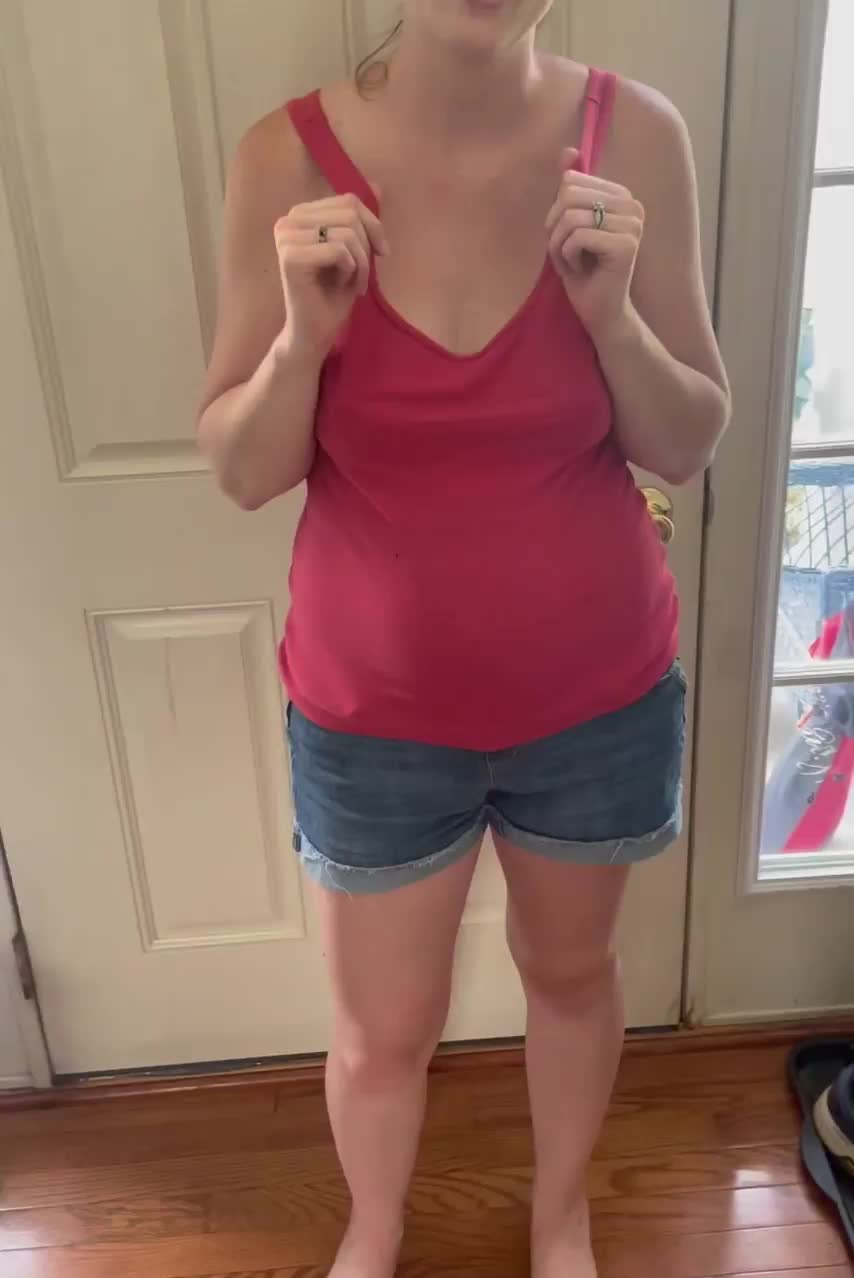 As soon as I get home my clothes are off : video clip