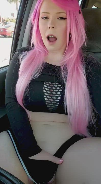 [gif] I don't always play with myself in the car. Just most of the time! : video clip