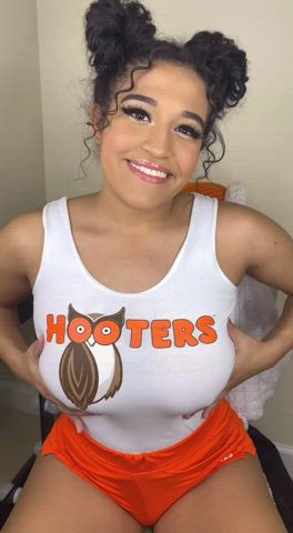 Do my hooters make you happy? : video clip