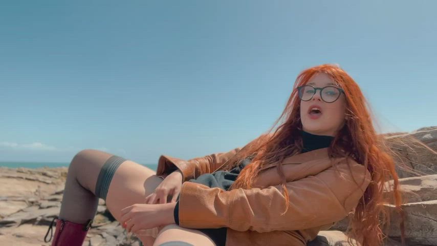 If only I’d had a helping hand…or cock. : video clip