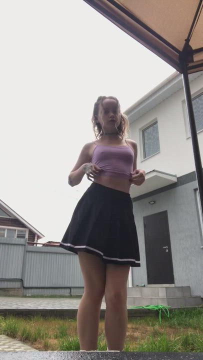 I wonder if there are a few guys who like small tits : video clip