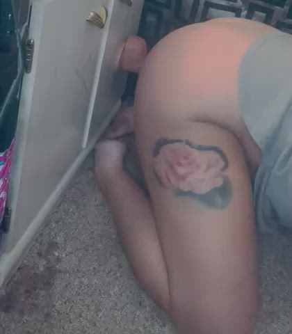 I guess this is what a housewife does in her free time? : video clip