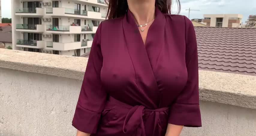 Giving the tourists a better view [gif] : video clip