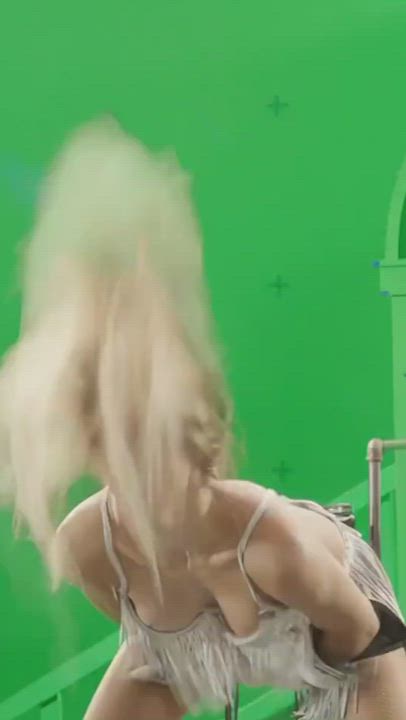 Jessica Alba helping keep me semi-hard all day long : video clip