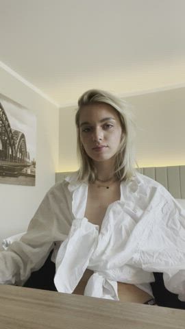 Can I be your sexytary that always drain your balls everynight? : video clip