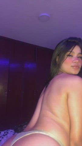 Watch me shake my thick ass : video clip
