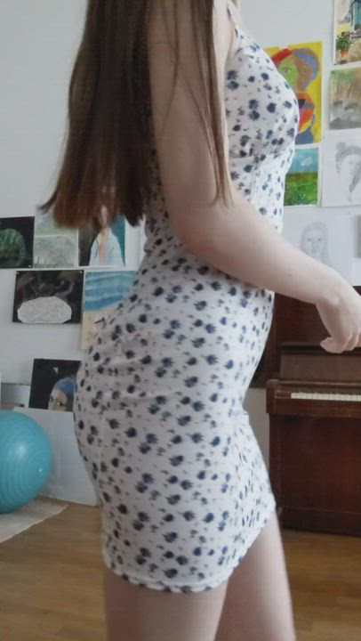 Do you like what's under my dress? : video clip
