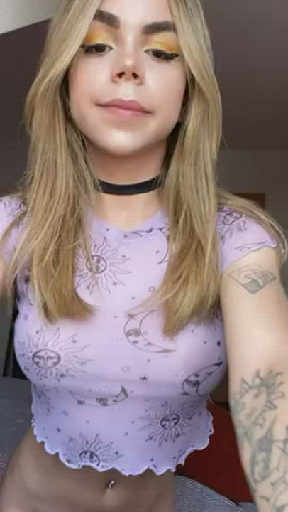 Such a cute girl : video clip