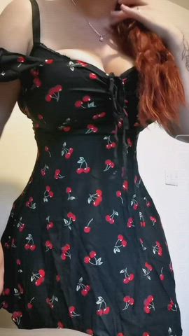 Hourglass boobies 🖤 (oc) : video clip
