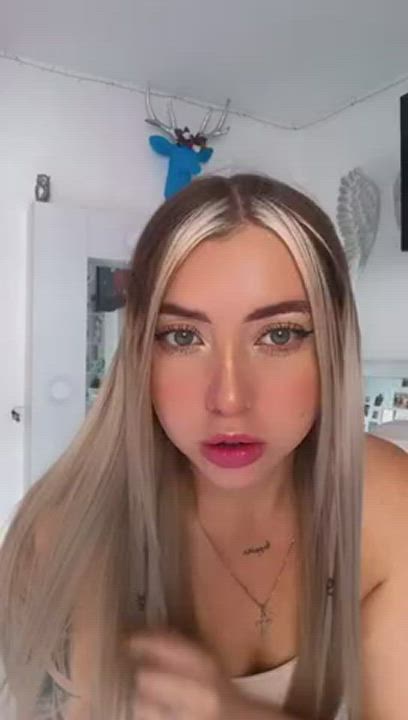 i could cum off sucking dick alone. wanna see? : video clip