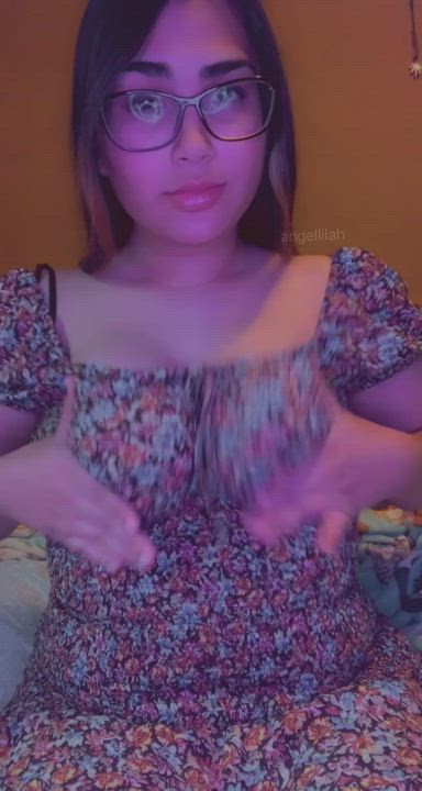 here’s my cute bouncing titties to kick off your morning 😋 : video clip