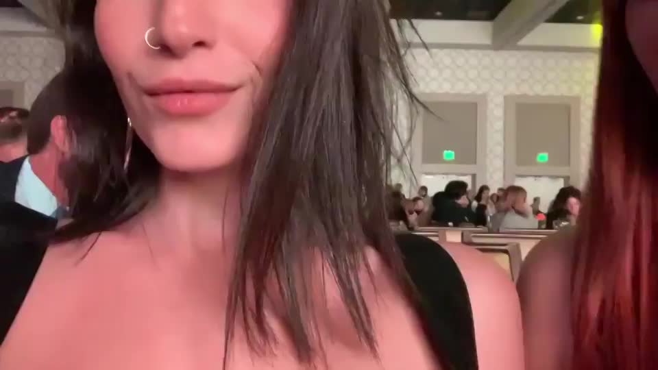 Public Flashing : video clip