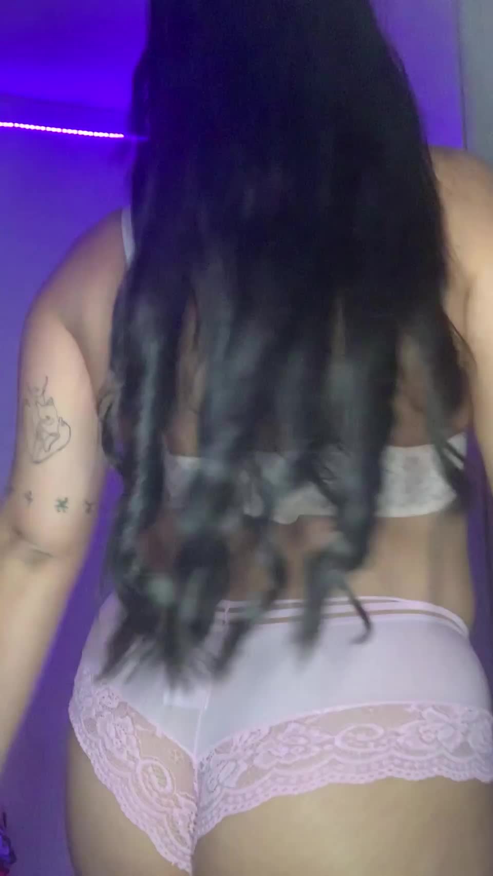 Does my ass or my face look cuter? : video clip