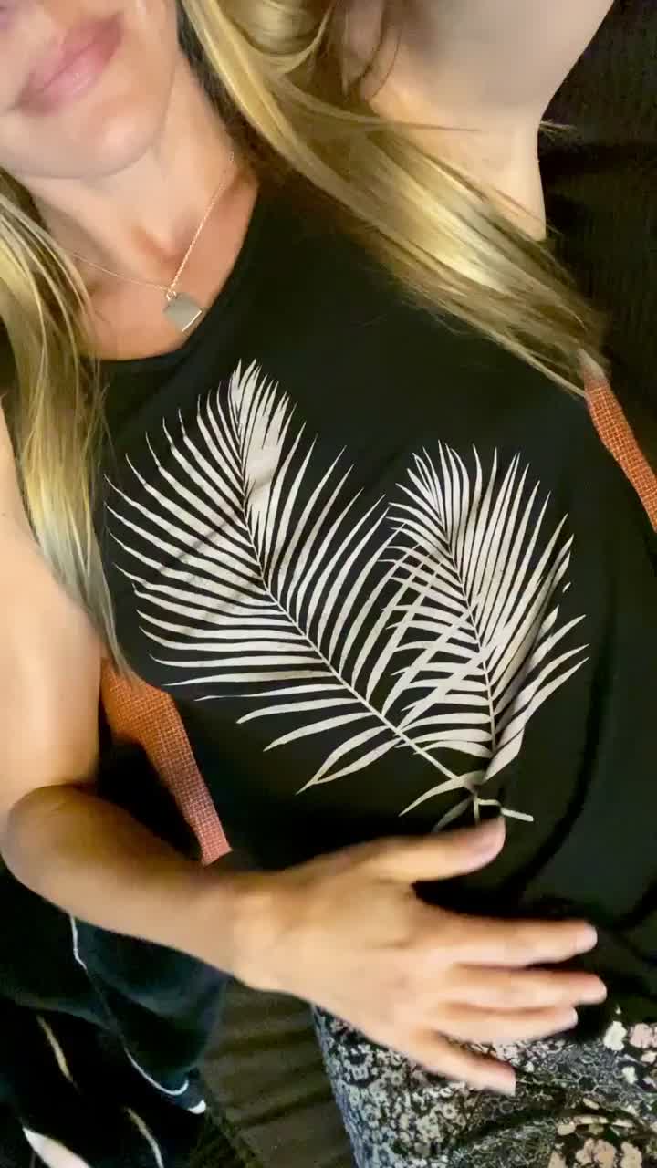 Mommy’s home alone and needs someone to play with 😈 (f)41 : video clip