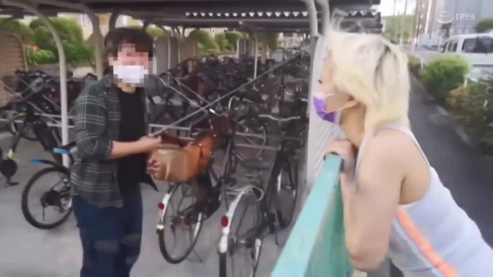 Alice Otsu | Picking Up Random Guys Onboard The Slut Wagon : video clip