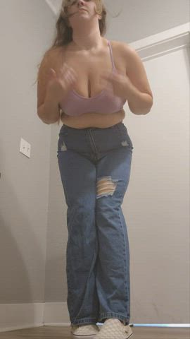 who dosnt love a titty jiggle? : video clip
