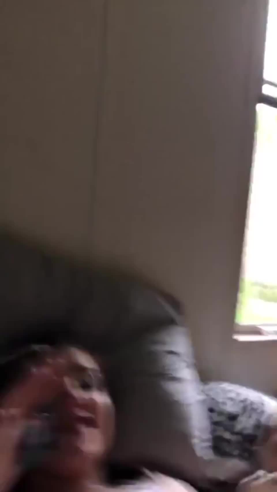 White Girl Gets Head While On The Phone With Mom : video clip