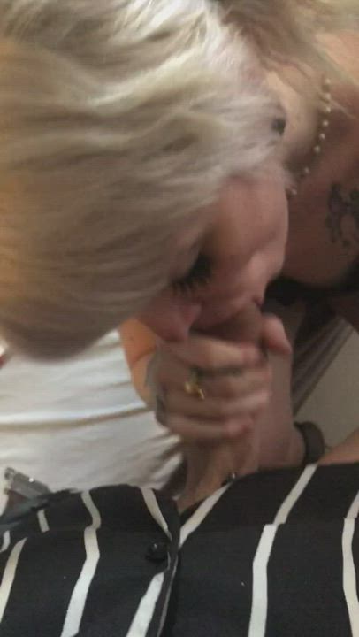 blondes just want to have a mouthful 😇 : video clip