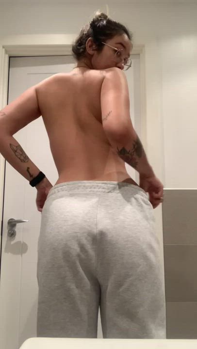 A cheeky surprise : video clip