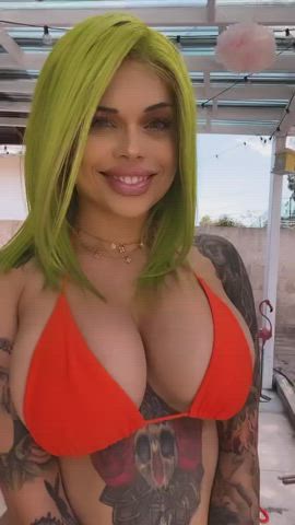 Tiddie dancing punk rock bimbos have me gooning for hours : video clip