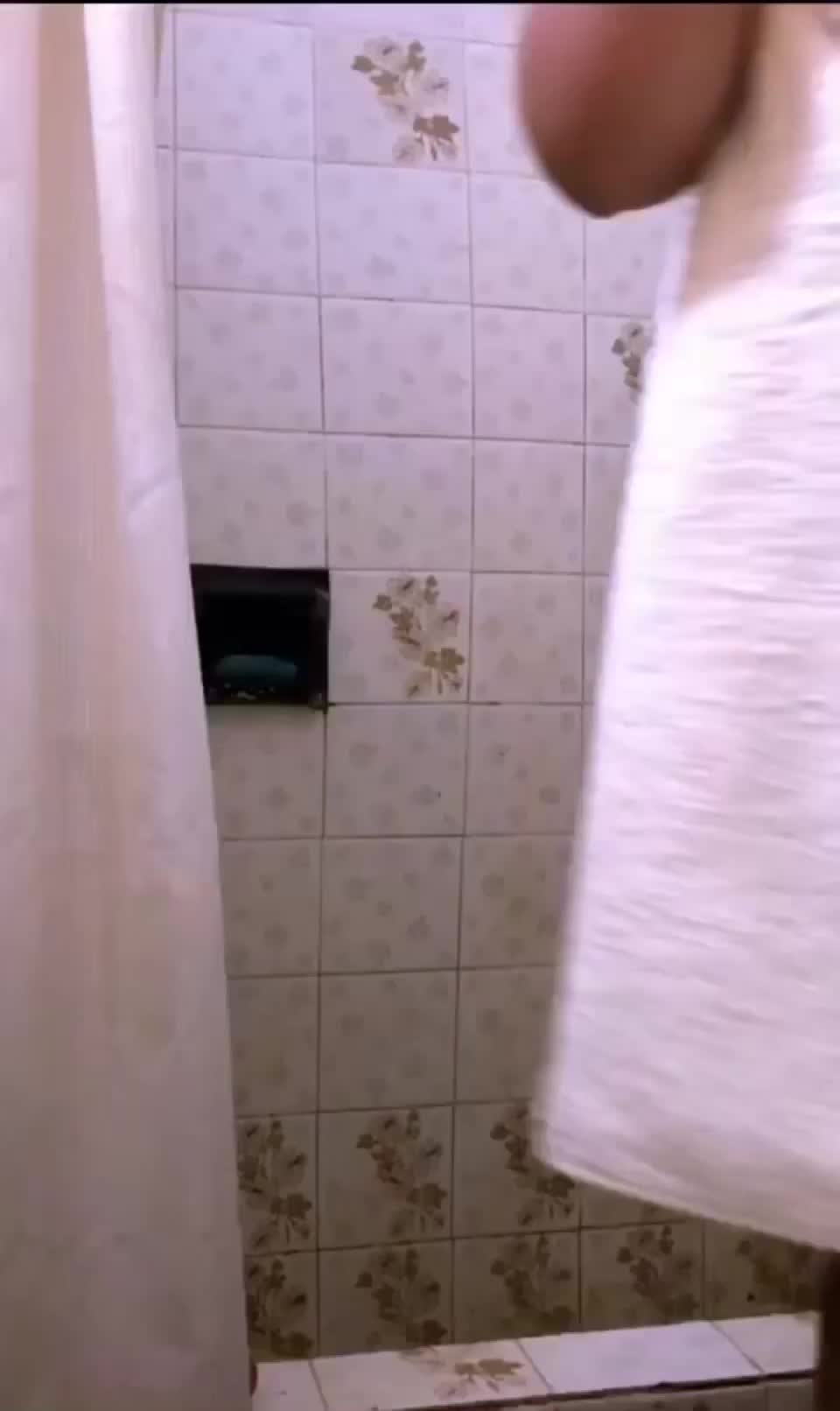 I have recorded this in the changing rooms of the institute. : video clip