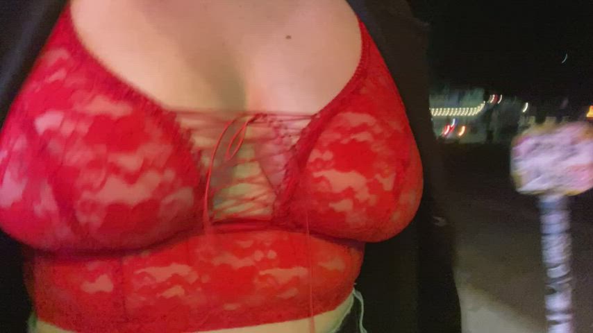 I dress for strangers on the street : video clip