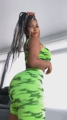 Huge booty babe fucked🍑💯💦 : video clip