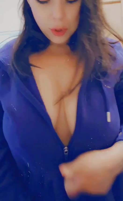 Can I undress for you morning and night?💋 : video clip