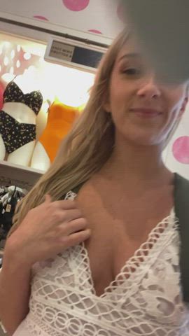 I always get excited when I go to Victorias Secret 💋 [GIF] : video clip