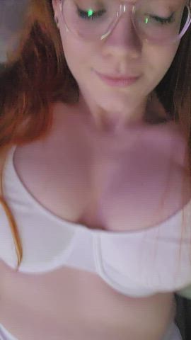 Rubbing one out is more than welcome here : video clip
