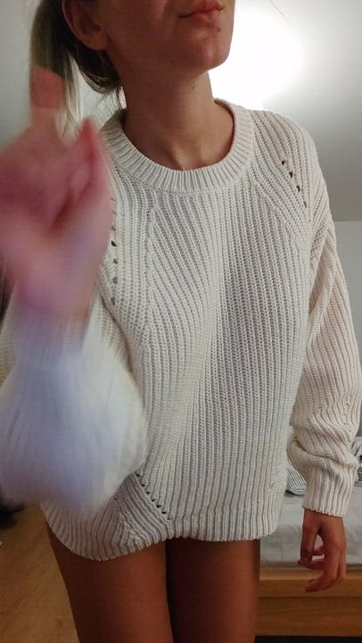 I like older men but do they like me and my natural tittys? [F] : video clip