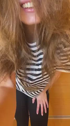 I never wear a bra : video clip