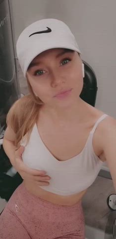 I love playing at the gym 🙈 Wanna do some cardio in bed with me after? : video clip